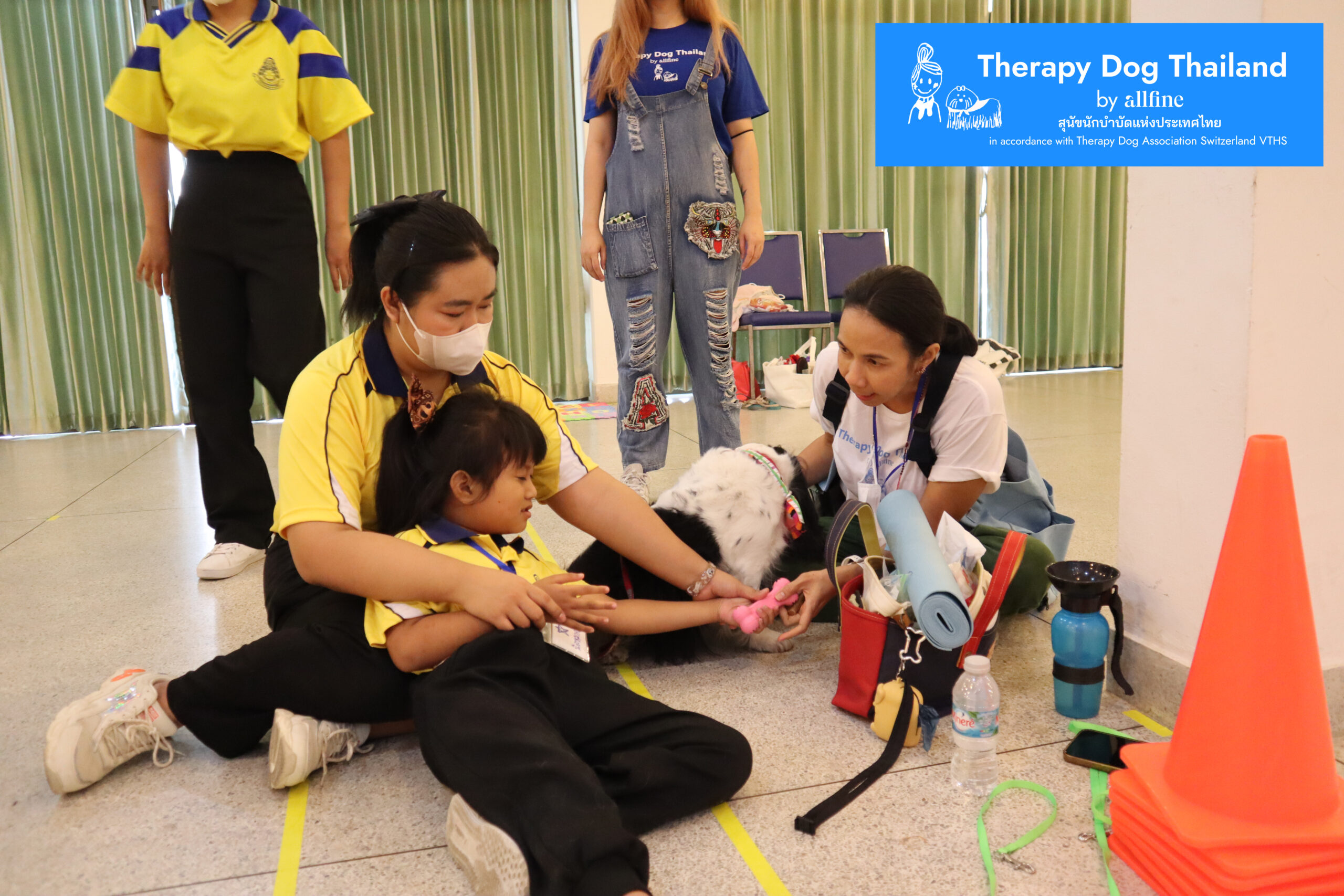 กิจกรรมบำบัดเด็กพิเศษ, therapy dog thailand, เล่นกับเด็ก